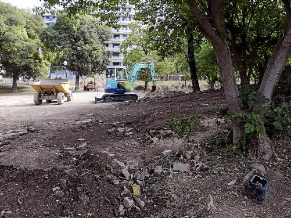 Muchos árboles del parque Bruil están desprotegidos frente a las excavadoras.