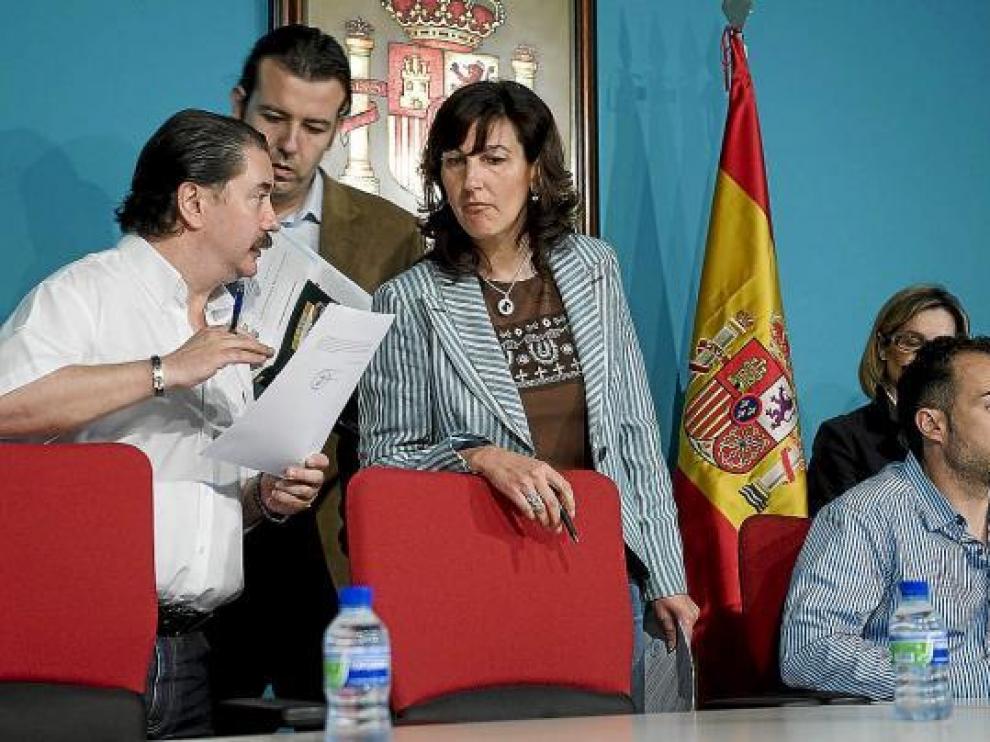 La alcaldesa en funciones, Ana Cristina Mateo, en el centro, en el pleno municipal de mayo.