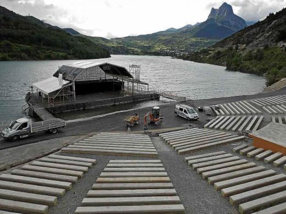 El nuevo escenario del pantano de Lanuza, al que días atrás se daban los últimos toques.
