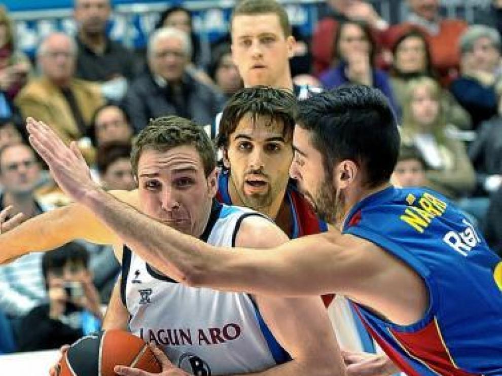 Urtasun penetra ante la oposición de Juan Carlos Navarro.