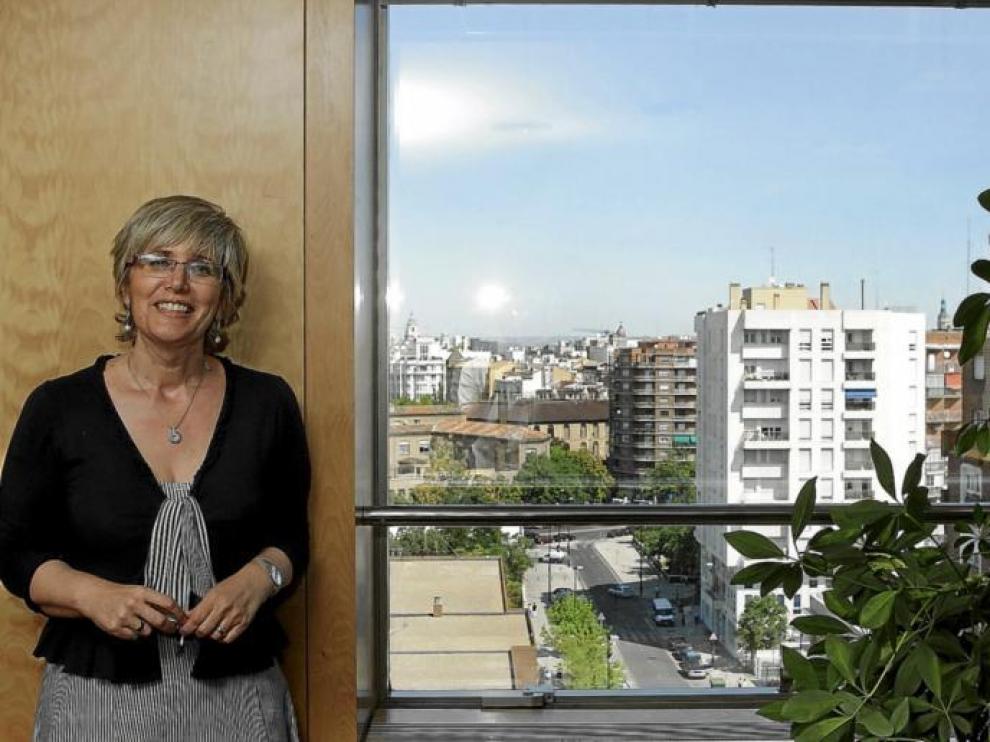 Dolores Martín, directora provincial de la Tesorería, en su despacho del Camino de las Torres.