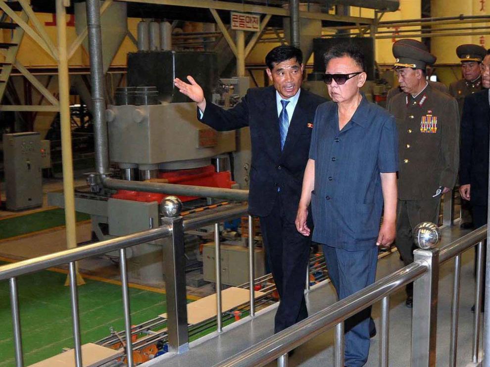 Kim Jong Il reaparece en medio de los rumores de cancer