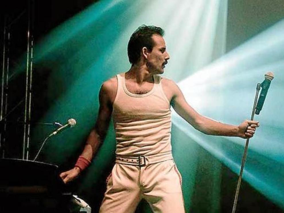 Ezequiel Tibaldo, caracterizado como su ídolo Freddie Mercury.