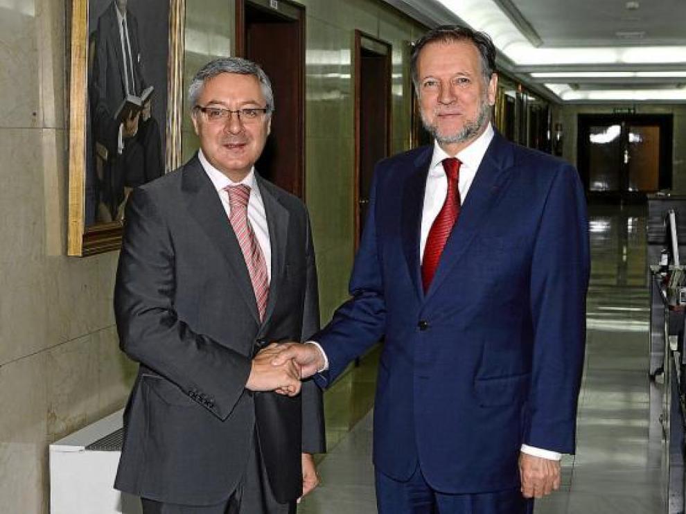 El ministro José Blanco y el presidente Marcelino Iglesias, ayer en Madrid.