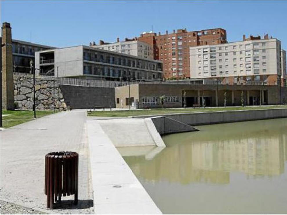 El embarcadero del Canal Imperial a su paso por La Paz.