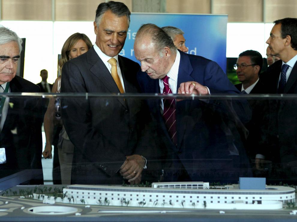 El Rey Don Juan Carlos (d) y Anibal Cavaco Silva (i)
