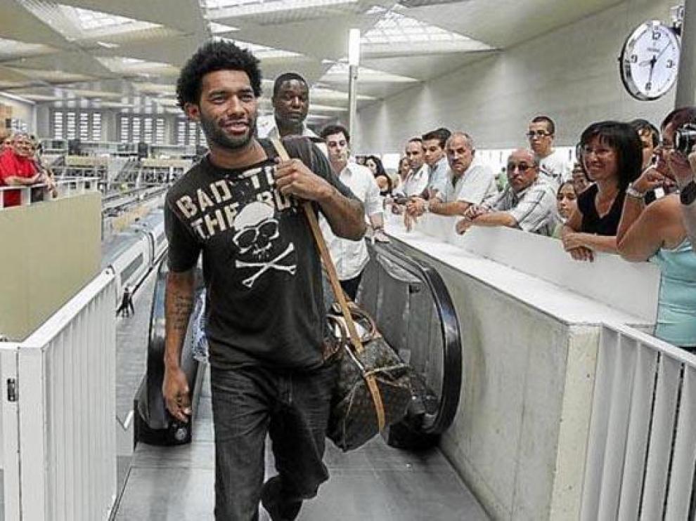 A las 20.30, Jermaine Pennant llegaba a la Estación Delicias de Zaragoza