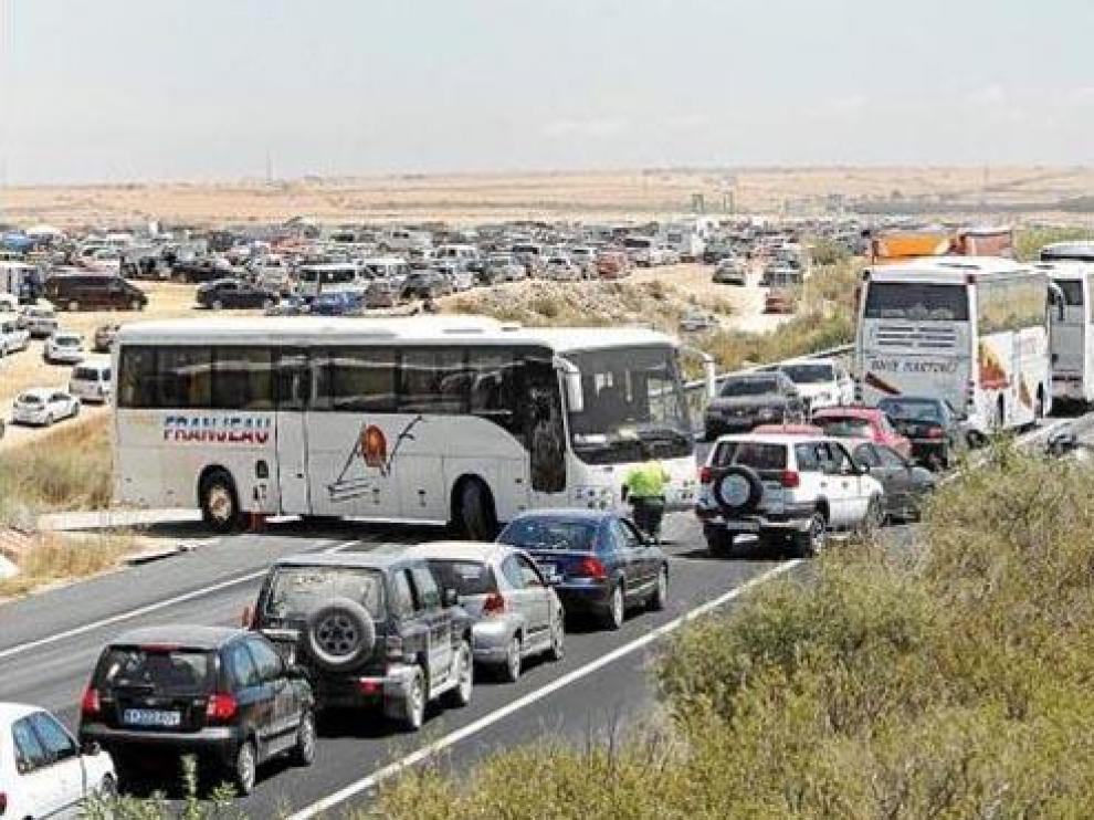 Retenciones en la N-II por el Monegros Desert. Es el tramo donde se registró el mortal accidente