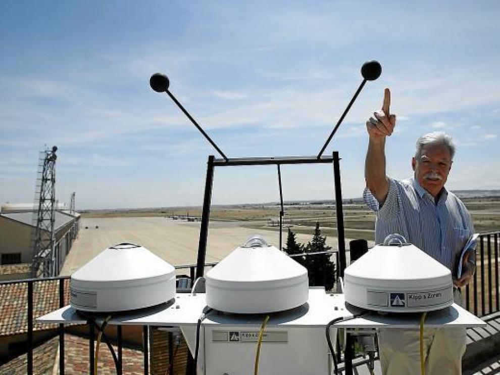 El equipo Yankee, en las instalaciones de Meteorología de la Base Aérea de Zaragoza.