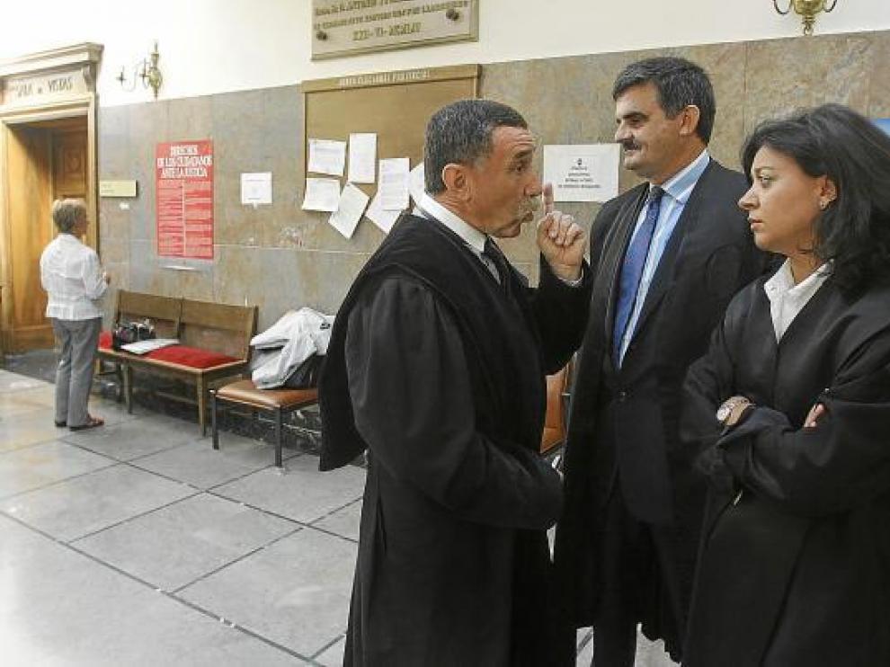 Marisa Mainar, al fondo, y en primer término, García Montes, Viladés y Cifuentes.