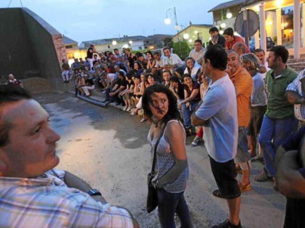 La reunión de la Plataforma Vecinal congregó a unas 150 personas en el antiguo frontón.