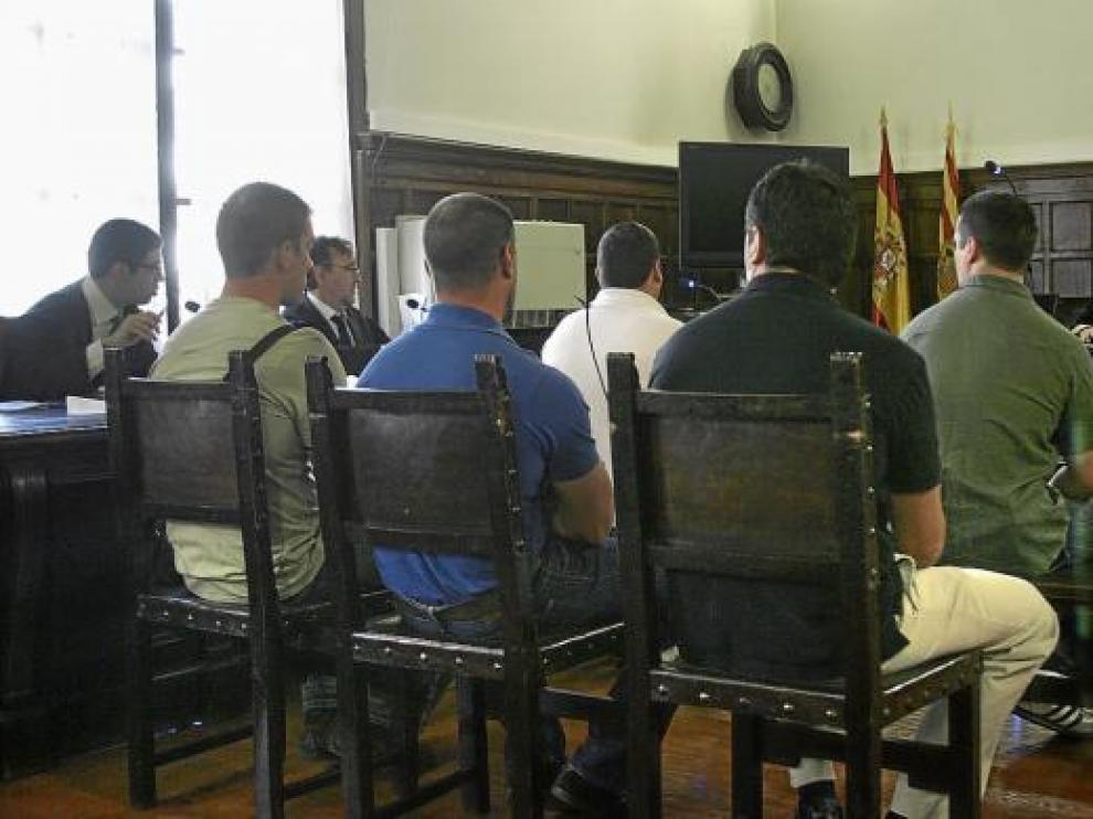 Los cinco acusados, el día en que fueron juzgados en la Audiencia Provincial de Zaragoza.
