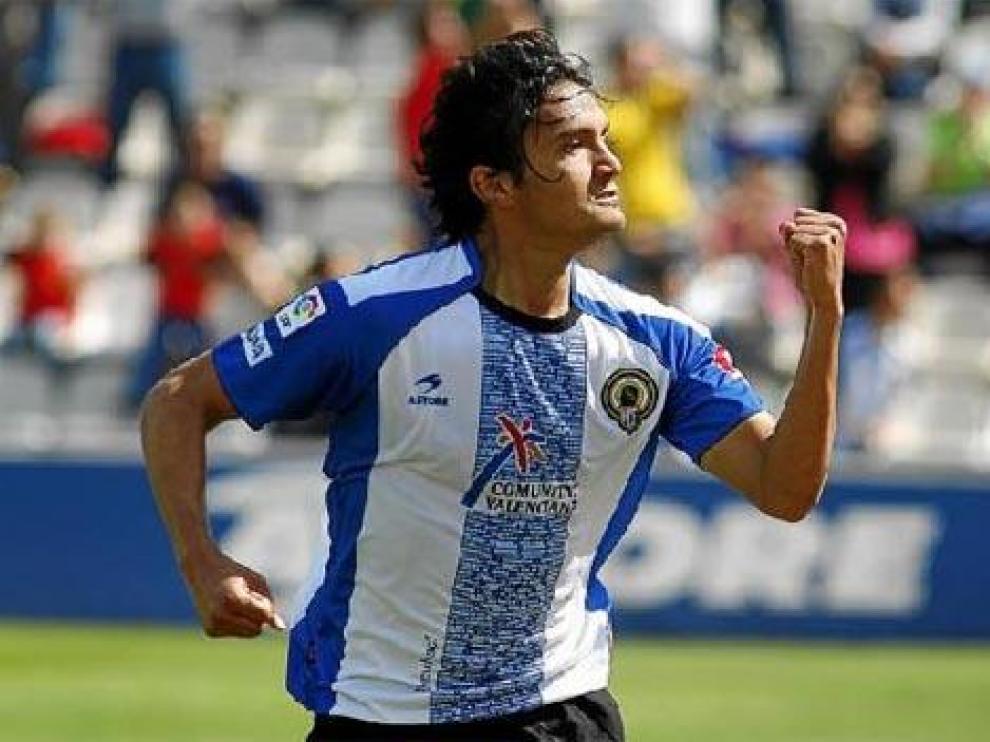 Abel Aguilar celebra uno de sus goles con el Hércules
