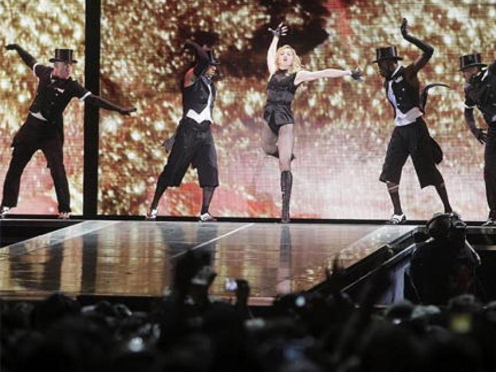 Madonna realizando una de las primeras coreografías que se vieron el sábado en la Feria de Muestras