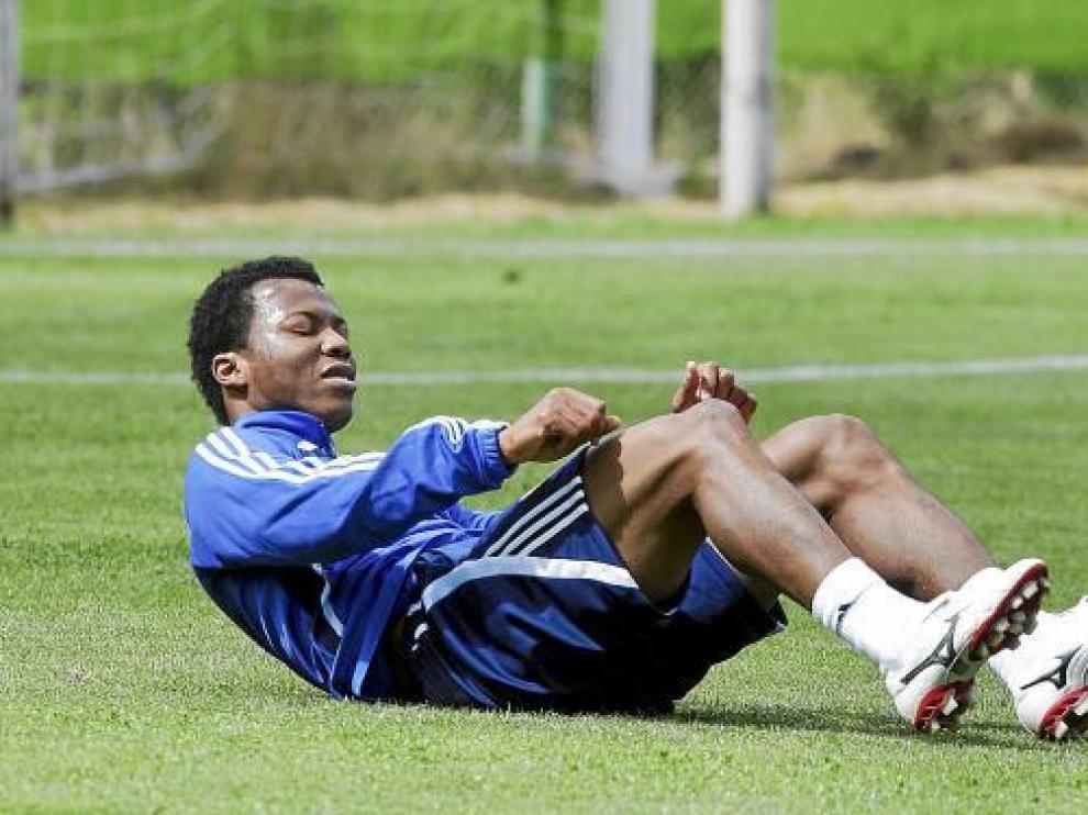 El delantero Uche, durante un entrenamiento del Real Zaragoza en Navaleno.