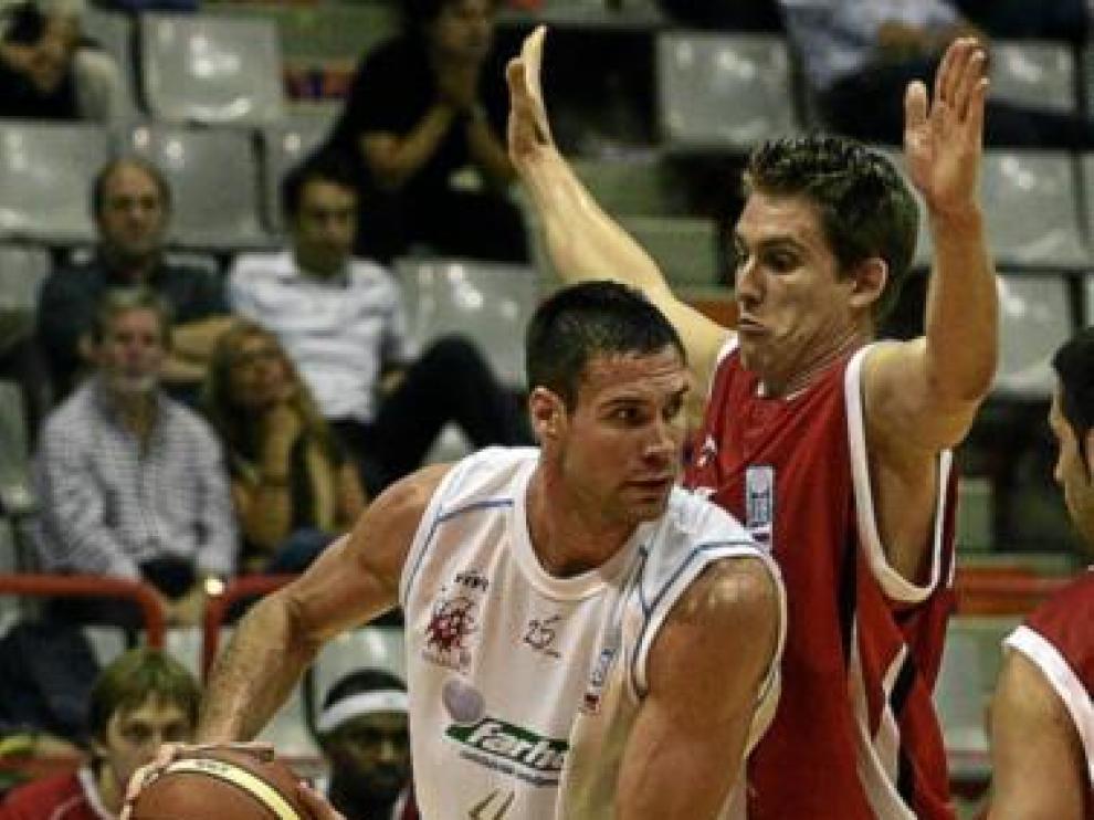 Kiefer, en un partido con el Farho Gijón.
