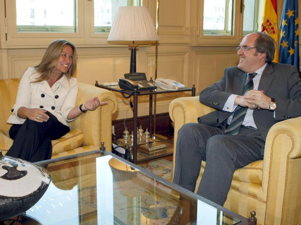 Reunión entre los ministros de Sanidad (i) y Política Territorial (d)