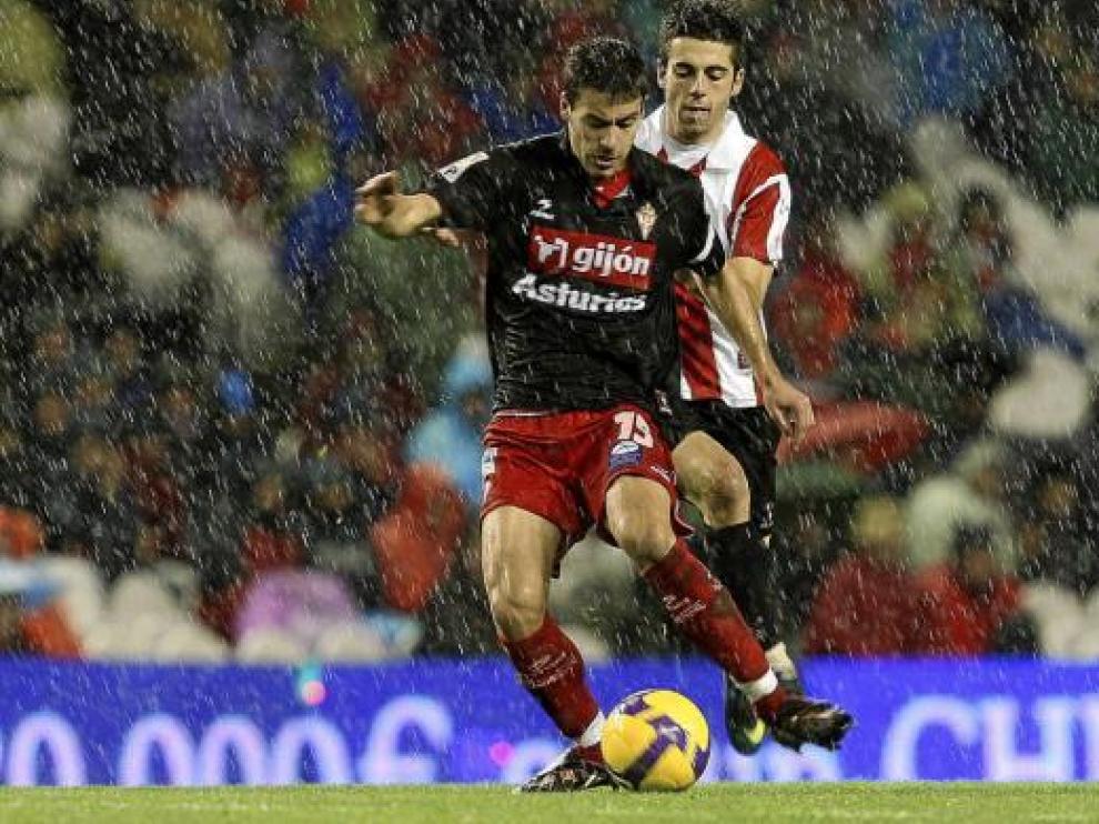 Canella, en un partido disputado en San Mamés.