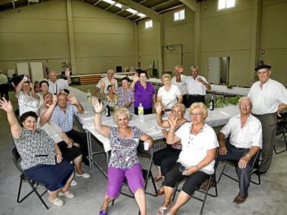Momentos antes de comenzar la cena homenaje a los mayores.