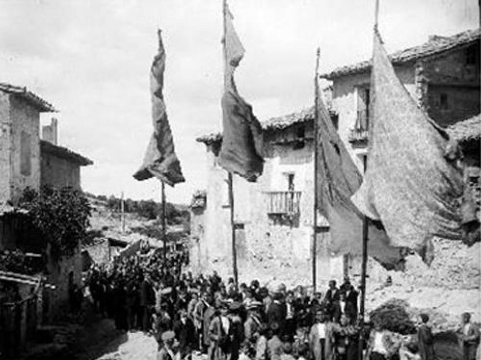 En 1922, los feligreses procesionaban separados por sexo