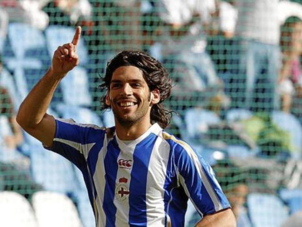 Ángel Lafita celebra un gol con la camiseta del Deportivo de la Coruña.