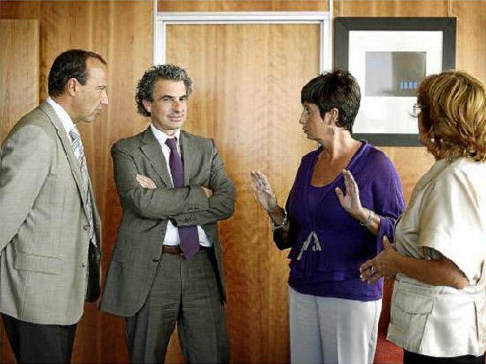 De izda. a dcha. Felipe Faci, Francisco Javier Falo, Luisa Noeno y Mª Victoria Broto, en la reunión de ayer.