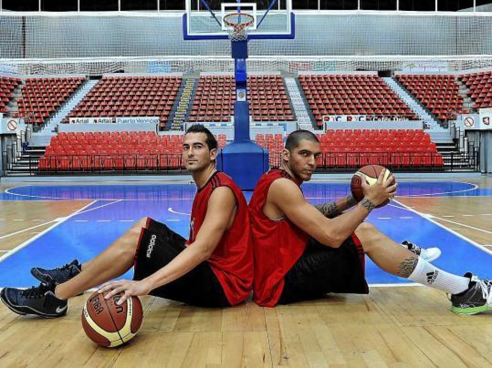 Fran Robles y Nacho Martín posan ya como jugadores del CAI Zaragoza.