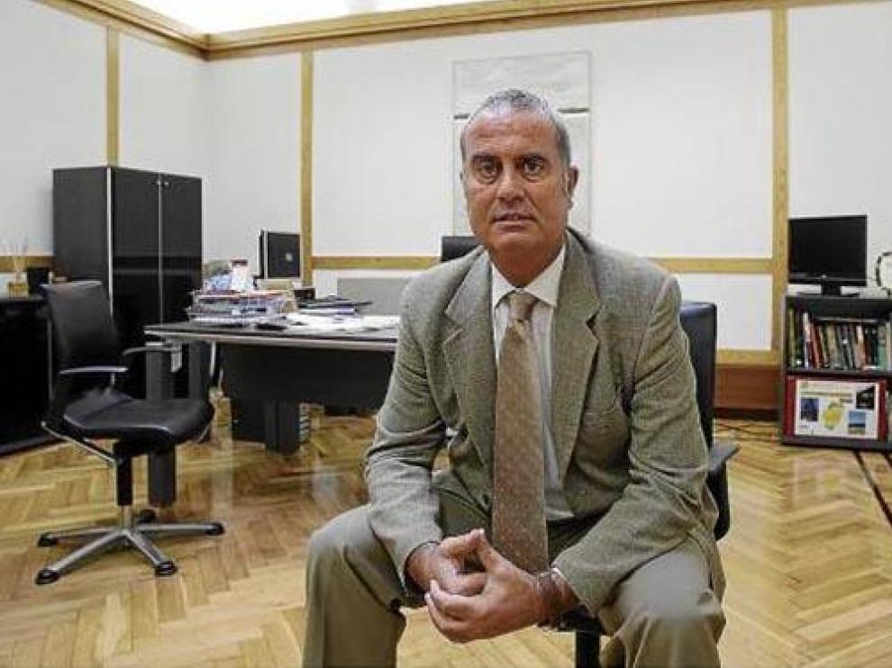 El director general de Gestión Forestal, Alberto Contreras, en su despacho del Pignatelli.
