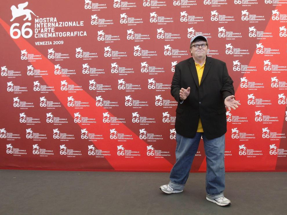 Más comedido de lo habitual, Moore fue muy bien recibido en la sala de prensa