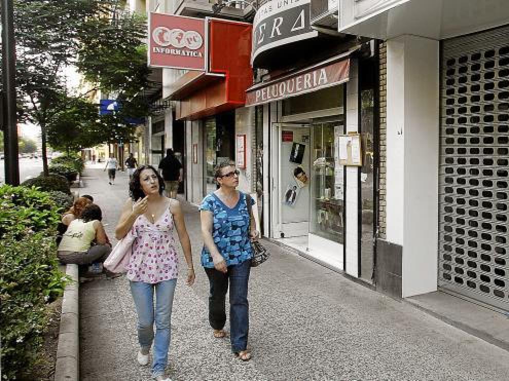 Cada vez es más frecuente ver locales vacíos, en alquiler o venta, en la capital aragonesa.