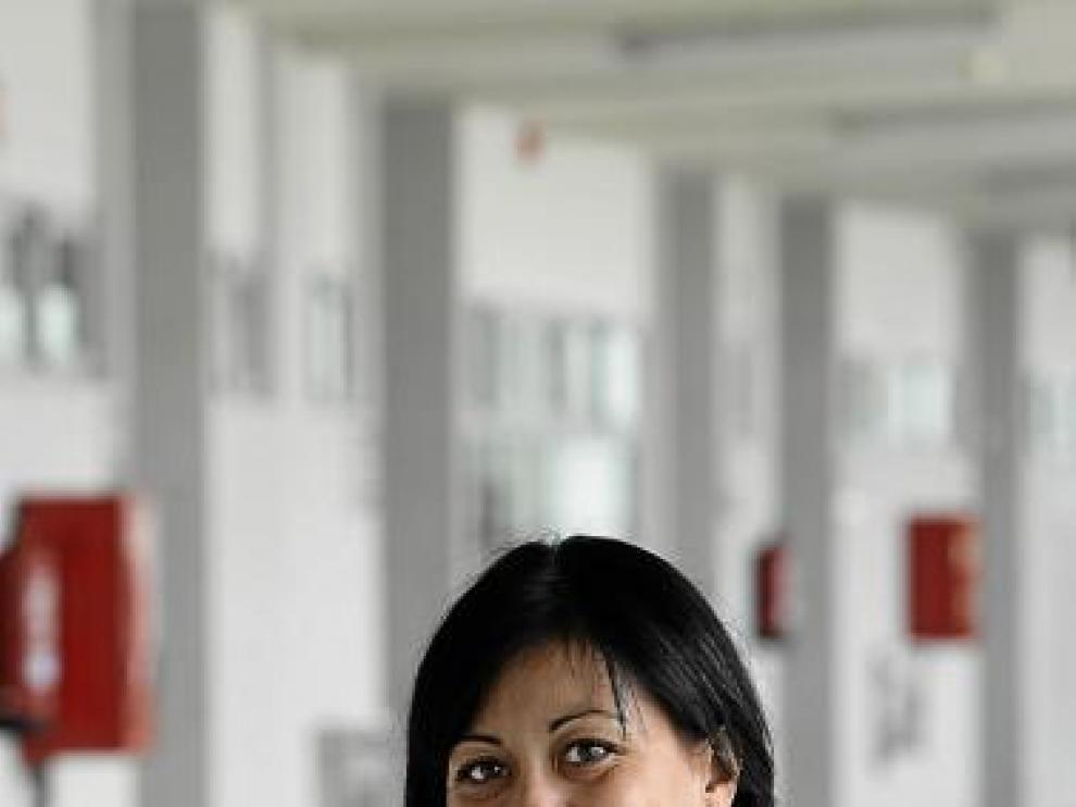 Isabel Macías pasa hoy del blanco al rojo de la absoluta.