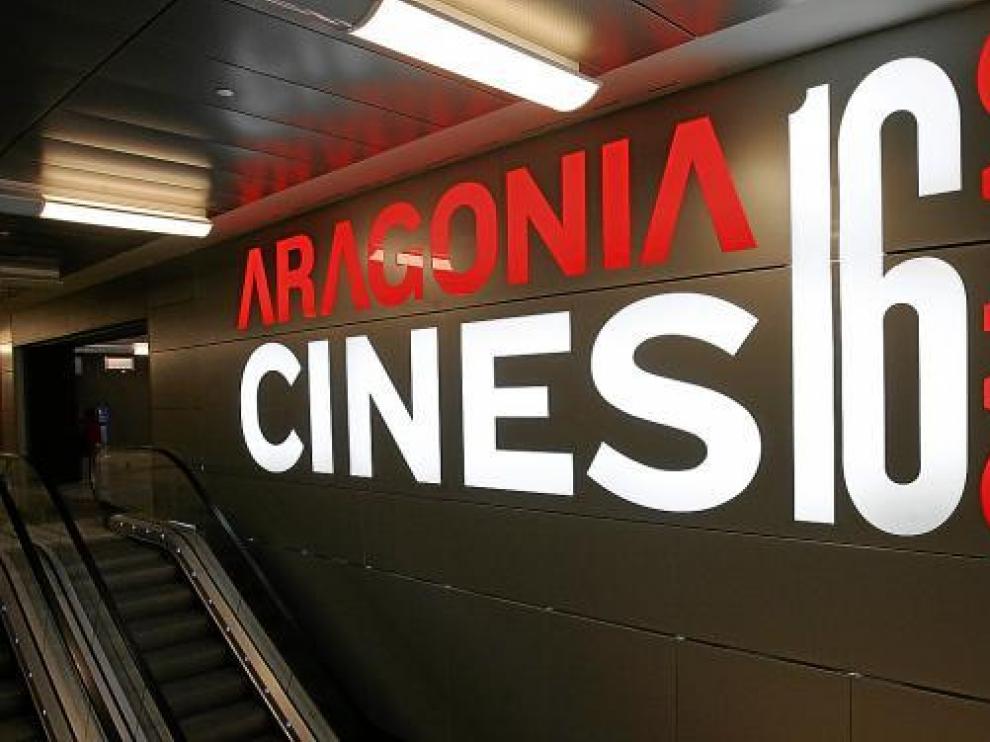 Las escaleras de acceso a las 16 salas de Aragonia.