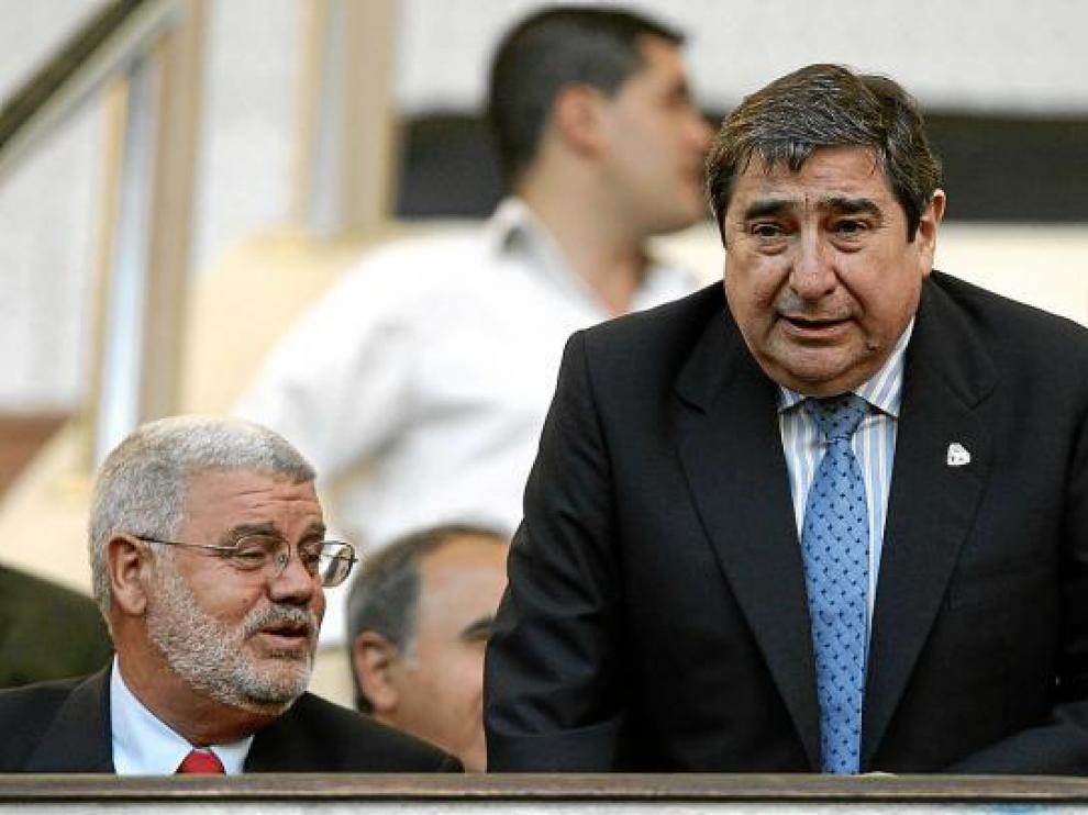 Lendoiro, en el palco del estadio de Riazor.