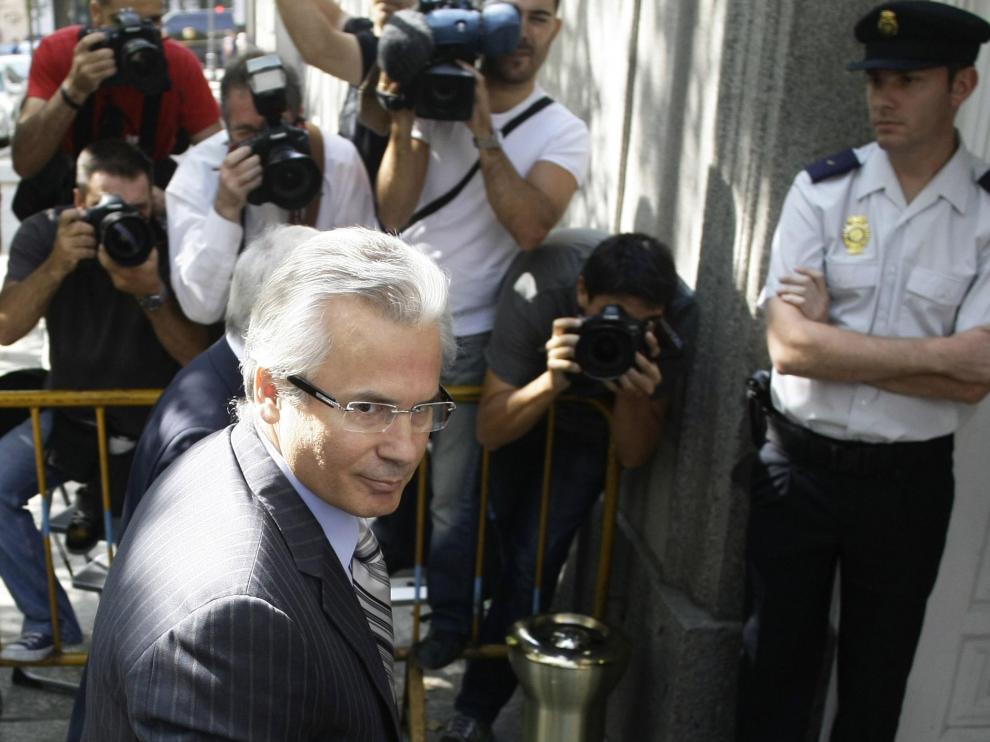 El juez a su llegada a los juzgados