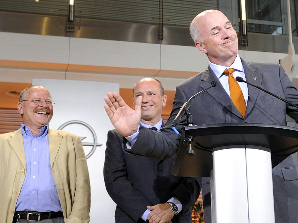 El presidente de GM Carl-Peter Forster (dcha.) y el líder sindical de Opel en Europa Klaus Franz (izda.)