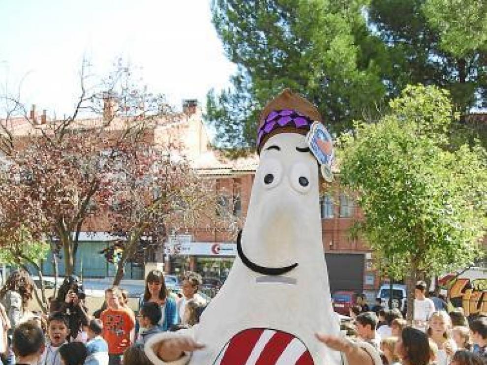 La mascota 'Jamoncico' acompañó a los pequeños.