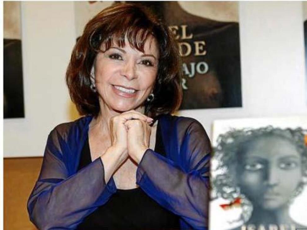 Isabel Allende, durante la presentación, ayer, de su novela 'La isla bajo el mar'