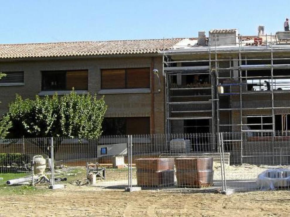 Las obras de ampliación del instituto consisten en la construcción de cuatro nuevas aulas.