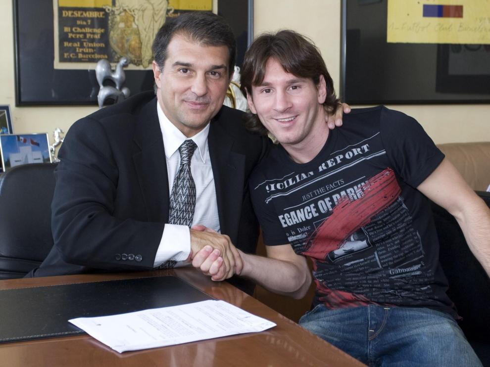 Messi (d), encantado por su contrato