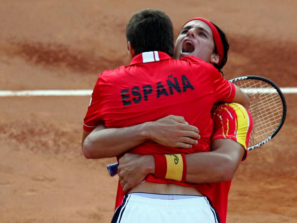 Feliciano y Robredo celebran la victoria y el pase a la final