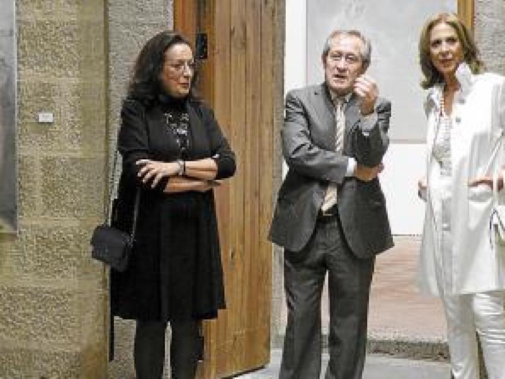 Las hermanas Cañada, junto al alcalde de Albalate, Antonio del Río.