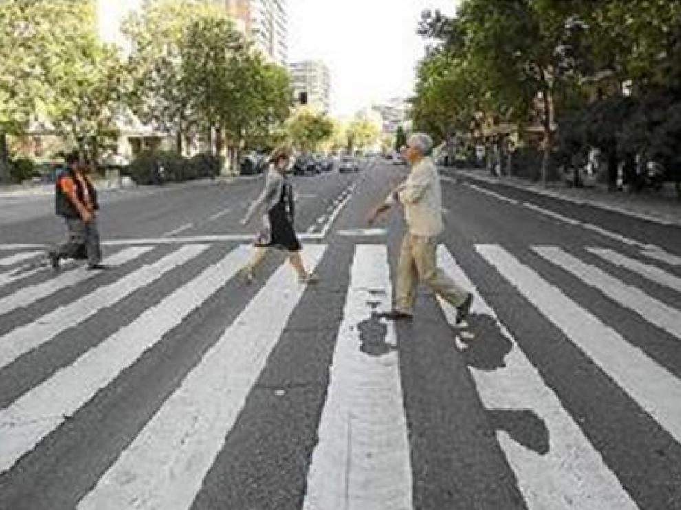 Asfalto en mal estado en el paseo de María Agustín