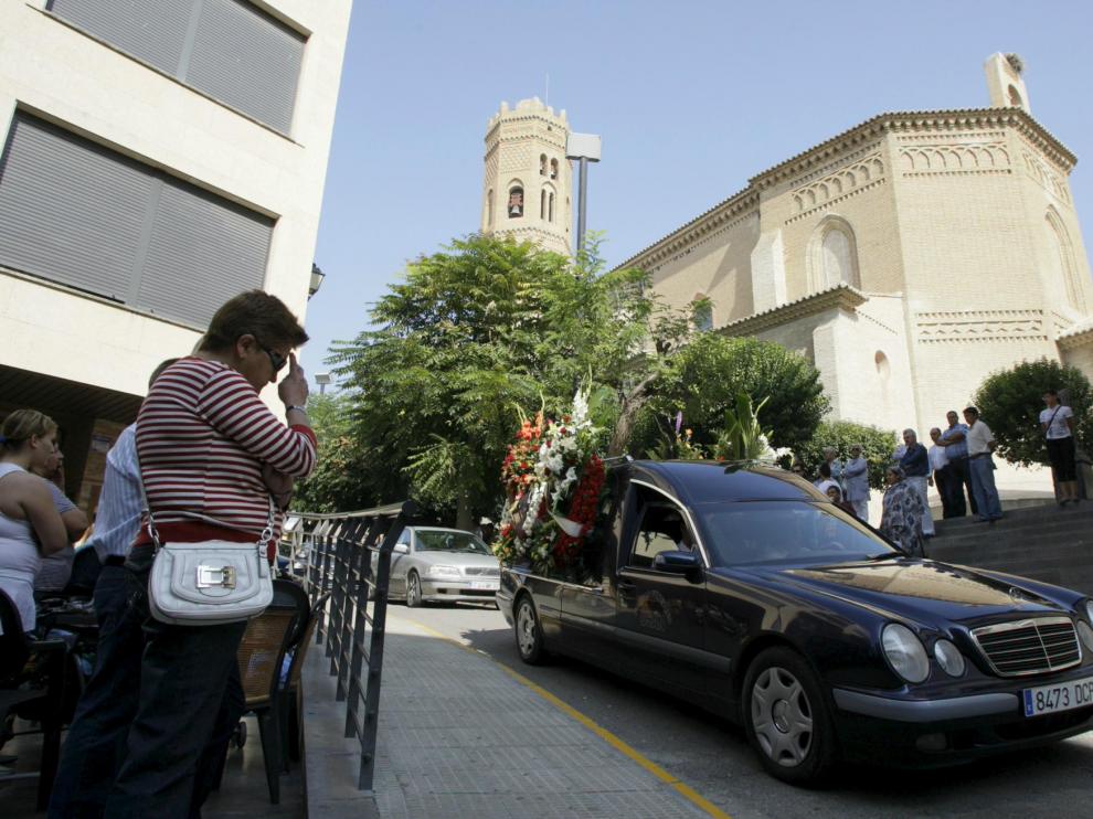 Un coche fúnebre trasladó los restos de Benjamín