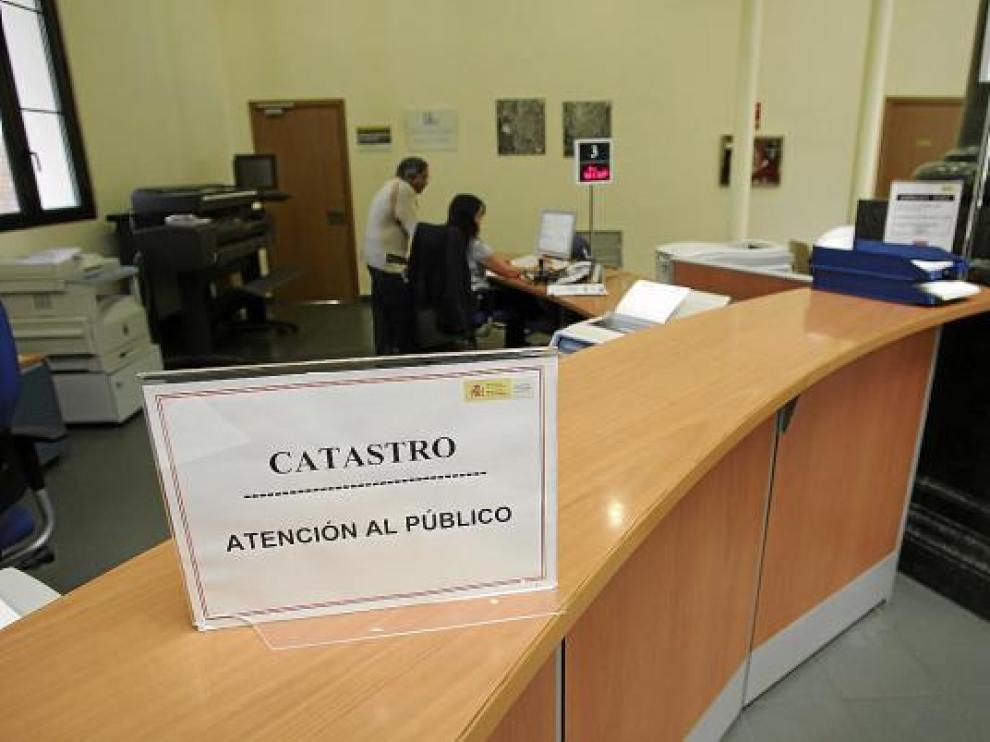 El Ayuntamiento comunica a la oficina del Catastro -en la foto- los edificios que no pagan IBI.