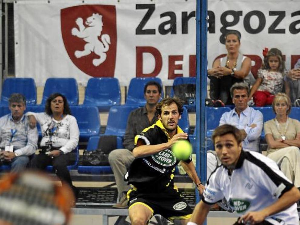 Juan Martín Díaz y Fernando Belasteguín en un partido de este fin de semana en el Siglo XXI.