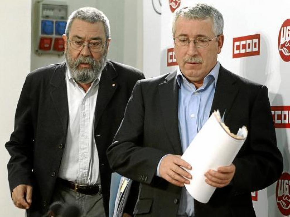 Méndez y Toxo, antes de presentar el manifiesto de la II Jornada Mundial por el Trabajo Decente.