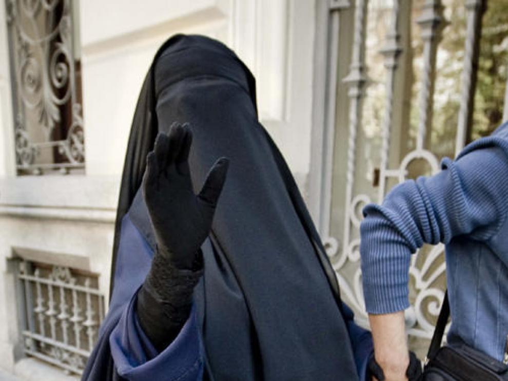 La tetigo del burka dice que la polémica "es de ignorantes" y se despide con "Alá es grande"