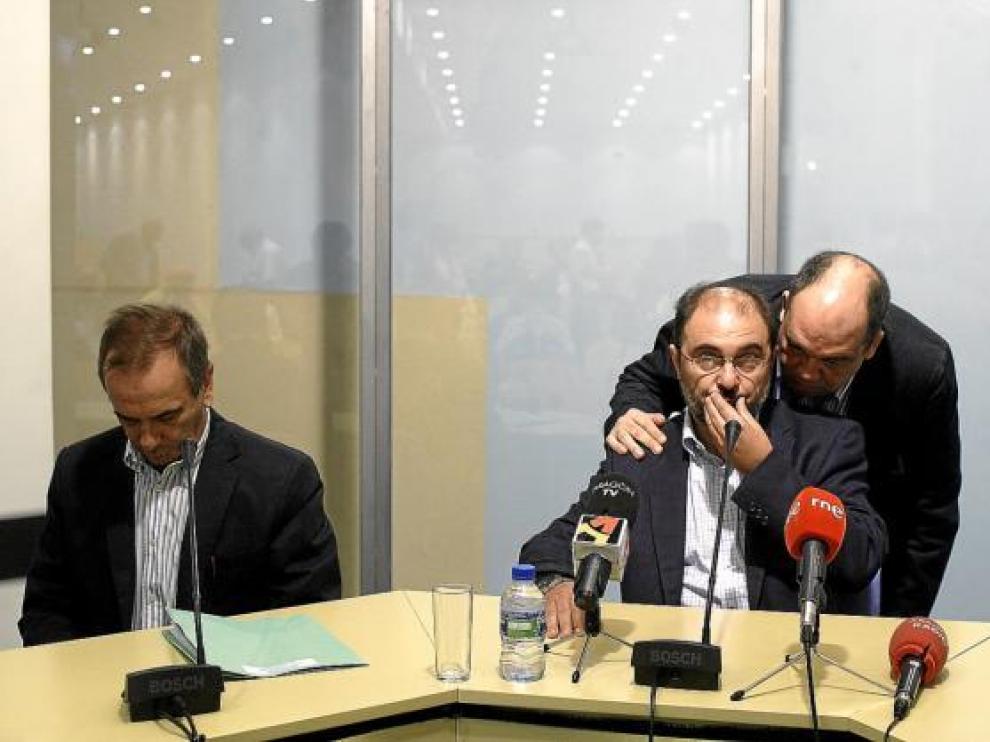 Lambán cuestiona los dobles sueldos de los políticos, pero los tolera en su partido