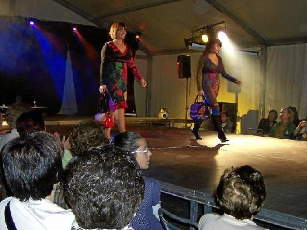 Un momento del defile de moda celebrado ayer en Daroca.