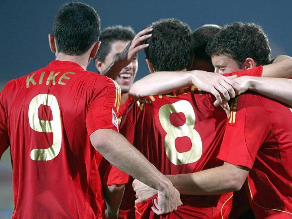 Los jugadores españoles celebran un gol marcado por Ander Herrera.